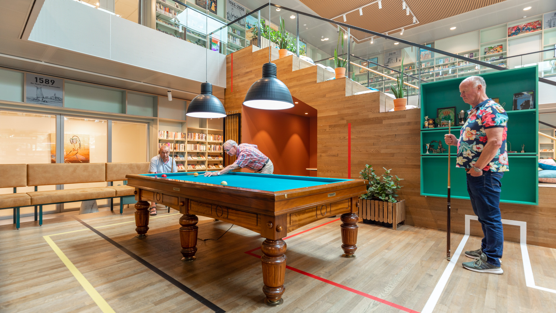 Come together and play some pool with your old friends. Old gym patterns are used in this open library in Eemnes.